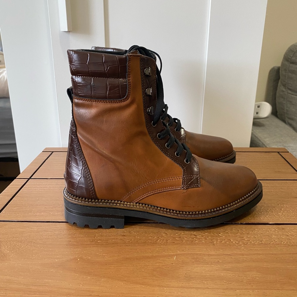 NWOT DIVINE FOLLIE Leather boots Made in Italy - Size 36